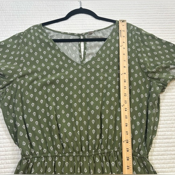 Old Navy Green Print Shorts Romper. Size XL. - Picture 6 of 11